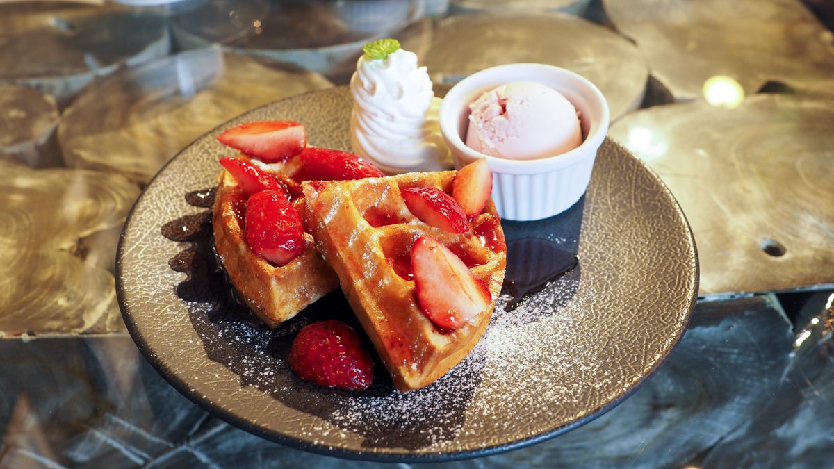 Waffle with Strawberry