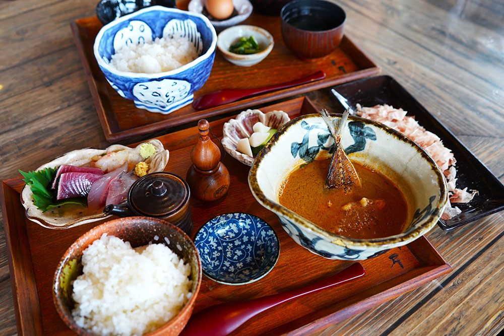 「漁師汁定食」1720円は新鮮な刺身付き