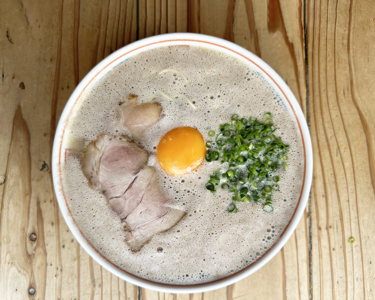 スープと麺の相性抜群の「月見ラーメン」