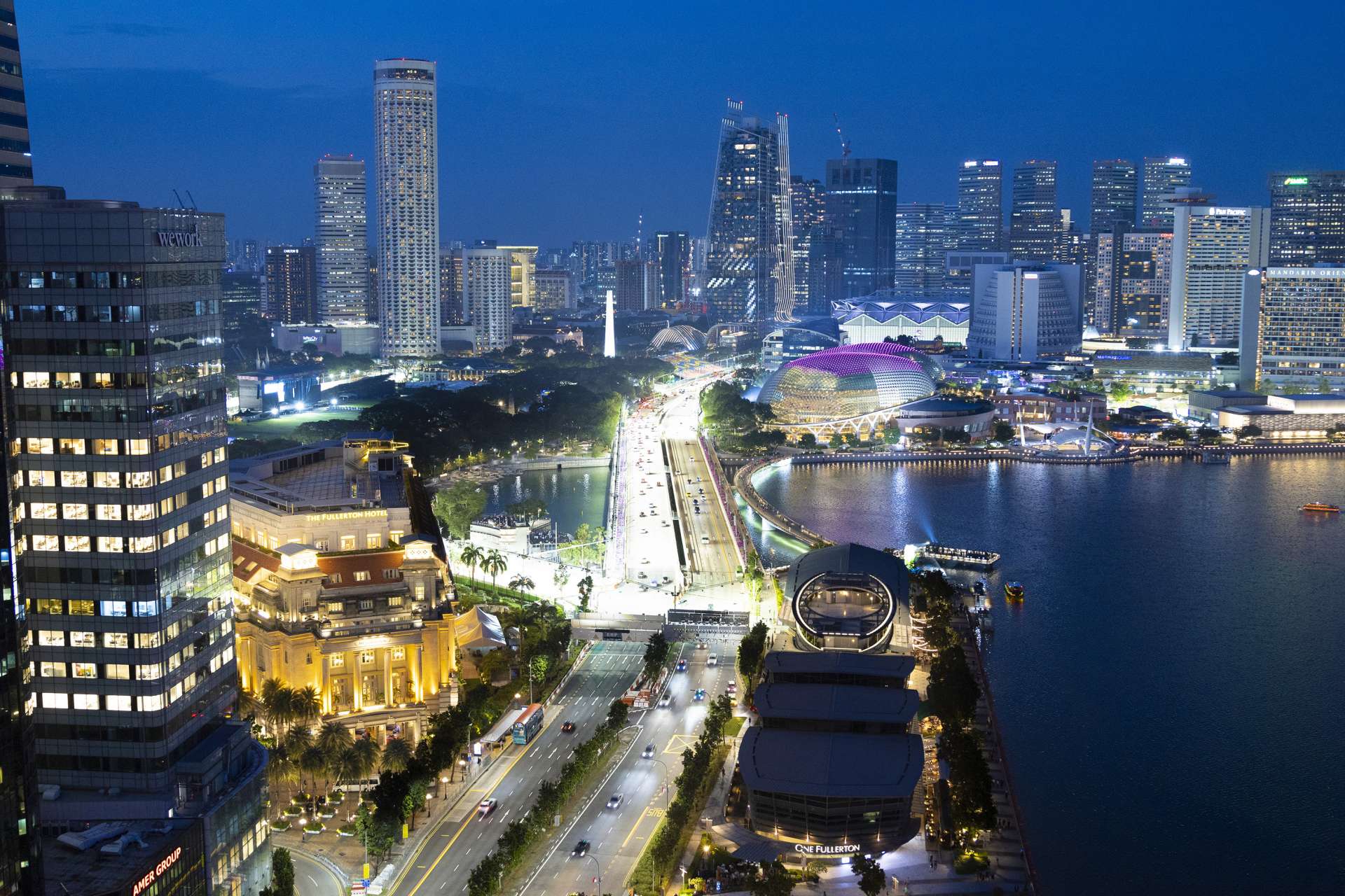 マリーナ北側の眺望。中央左の歴史建築はフラトン・ホテル・シンガポール