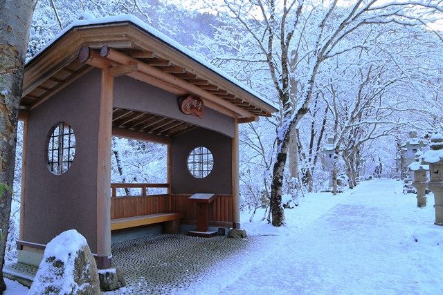 左手側に幸昭庵