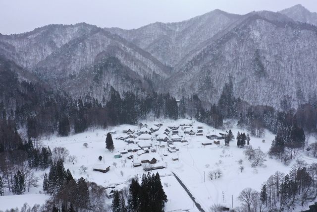 山に囲まれた集落であることが見て取れます。