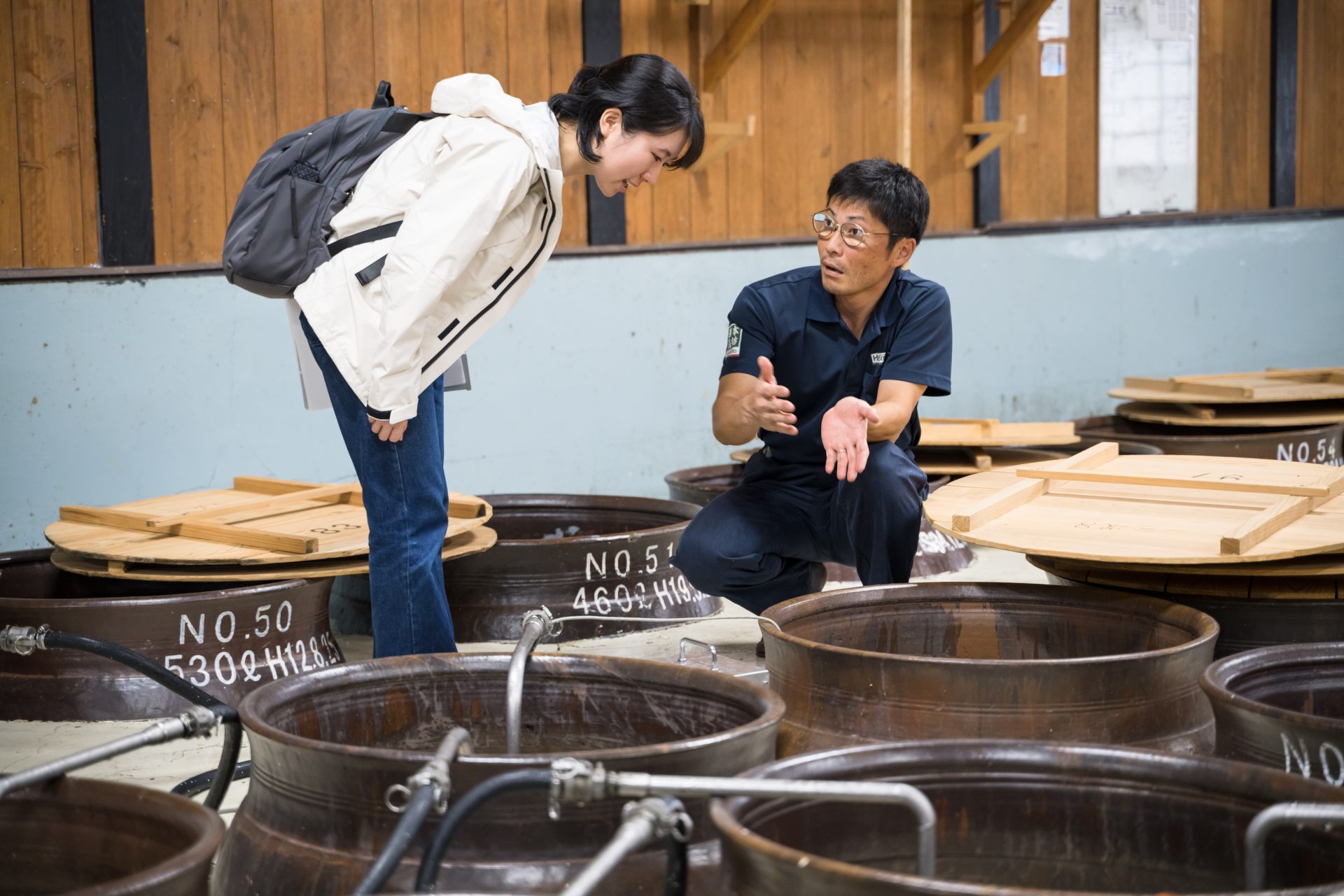 伝統の甕壺で仕込む本坊酒造の酒造見学へ