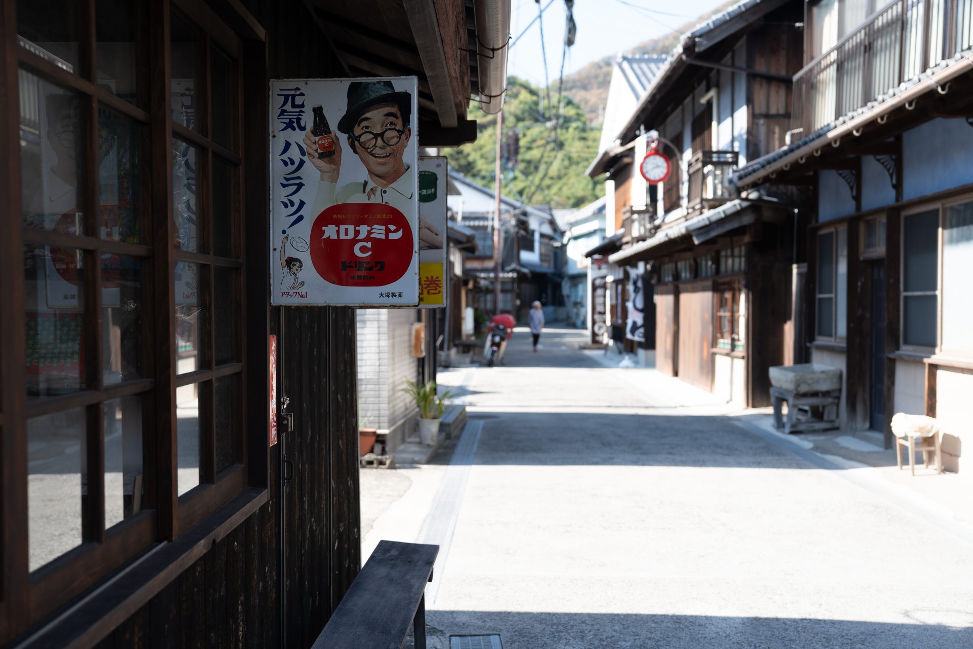 商家や茶屋など趣ある家々が立ち並びます