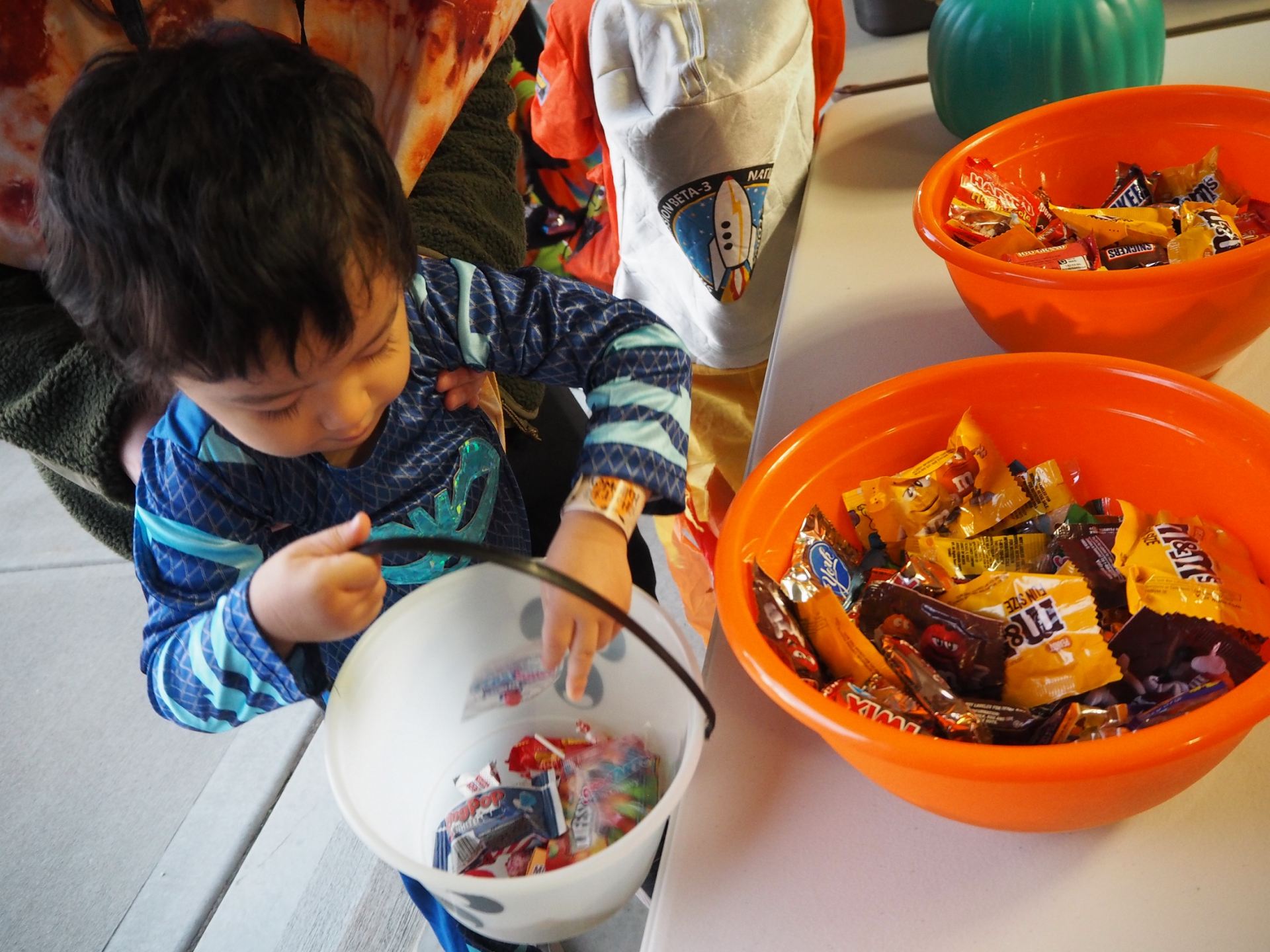 アメリカのハロウィンのお菓子は、カラフル＆種類も豊富で見ているだけで楽しい！