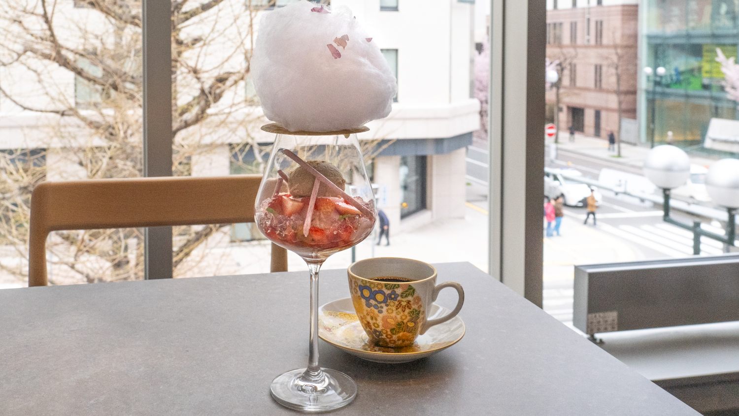 Seasonal limited parfait "Sakura and strawberry with hazelnuts”