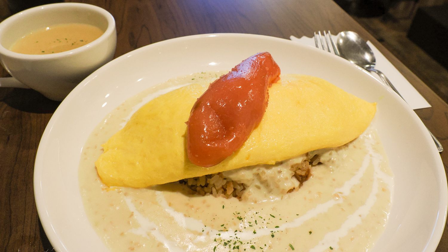 Omelette topped with cod roe and rice with cream sauce