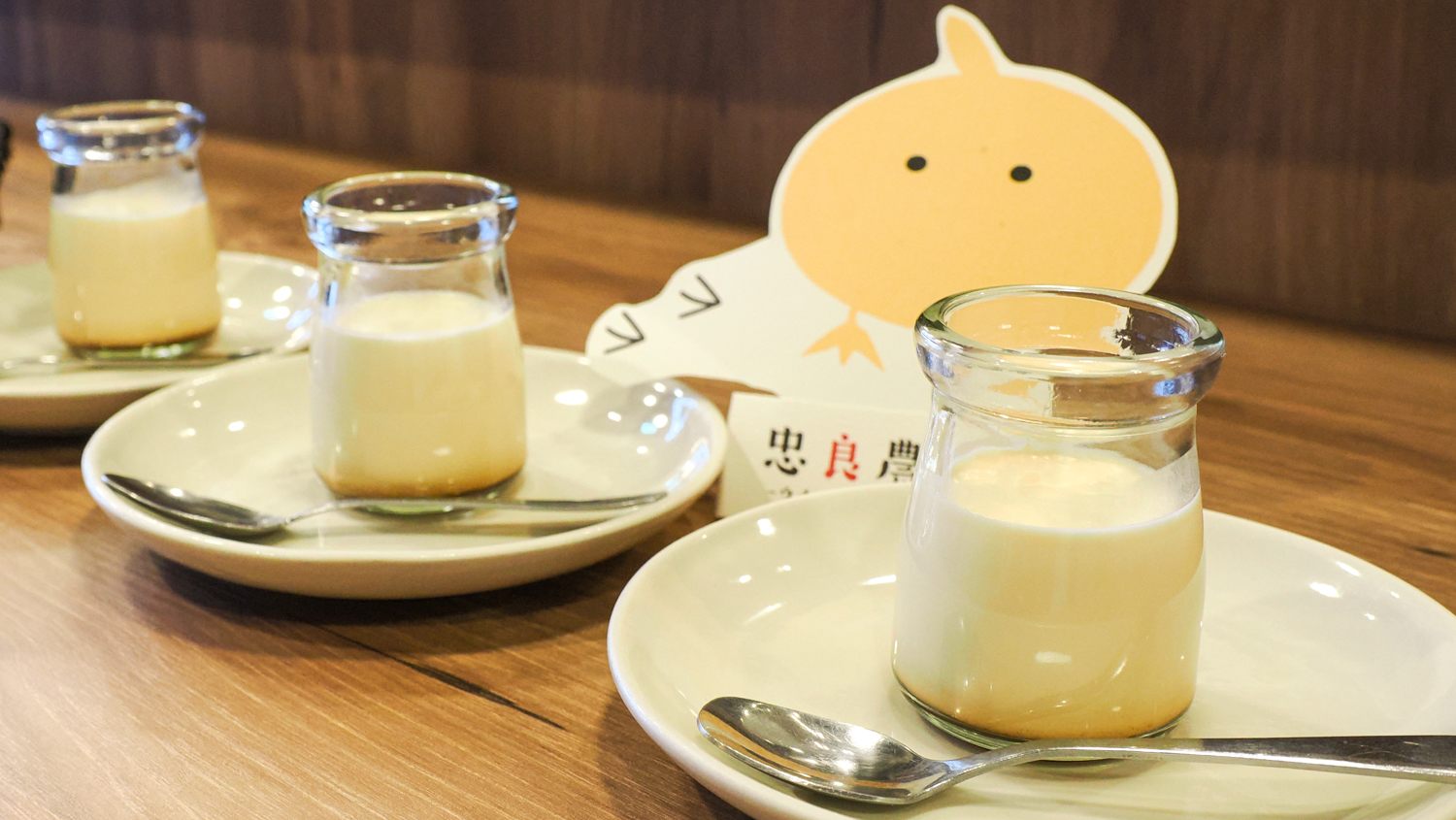 Original custard pudding made from the eggs of Hokkaido Wing Farm