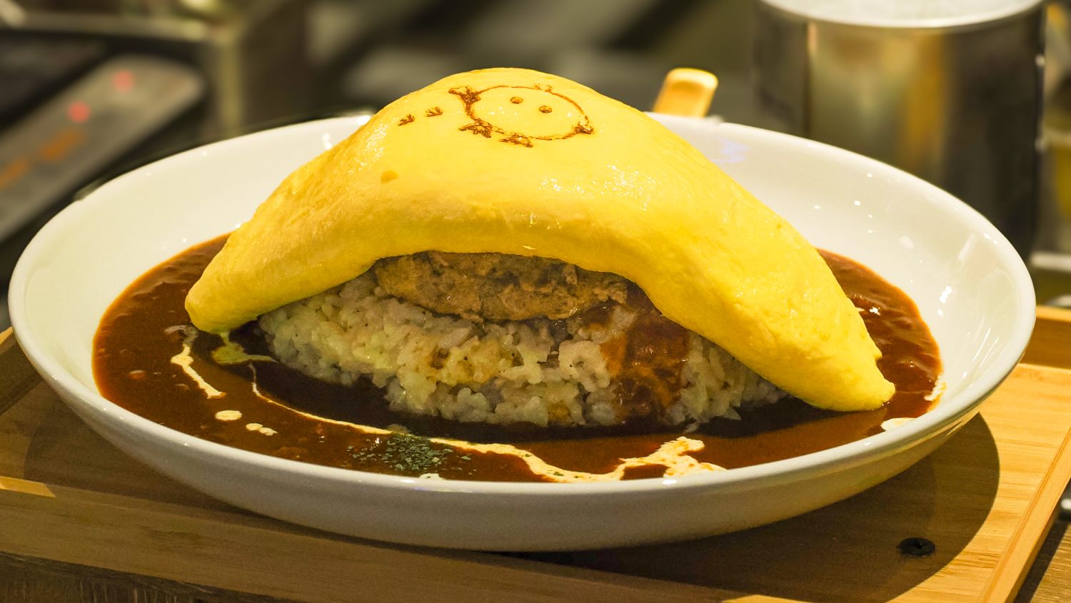 Omelette with hamburger and rice "Omuburg"