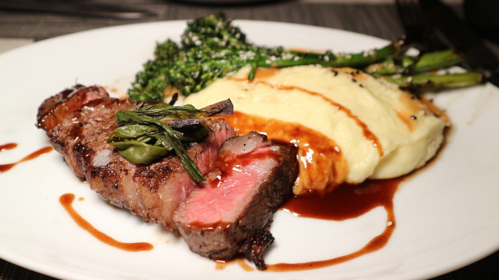 【ハワイ・ホノルル】ストリップステーキの2024GW限定スペシャルメニュー 地球の歩き方