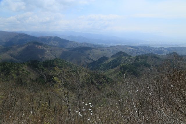 上記ポイントより、会津盆地北側を望みます。
（スッキリしておらず、磐梯山や桜峠周辺を確認することはできませんでした）