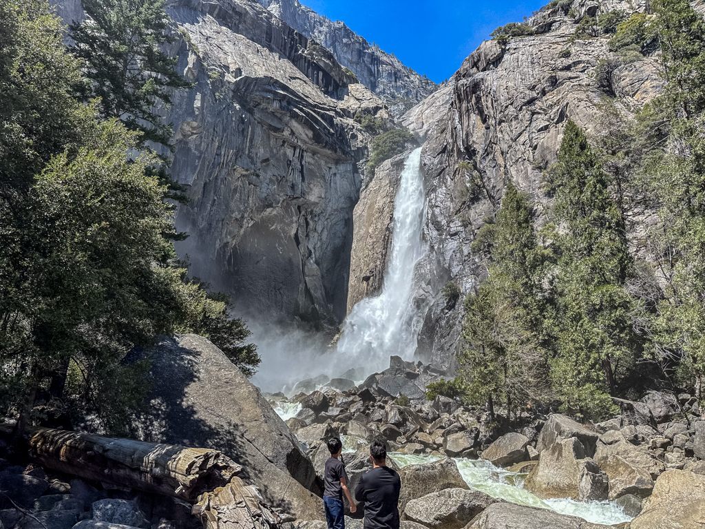 昼間のLower Yosemite Fall