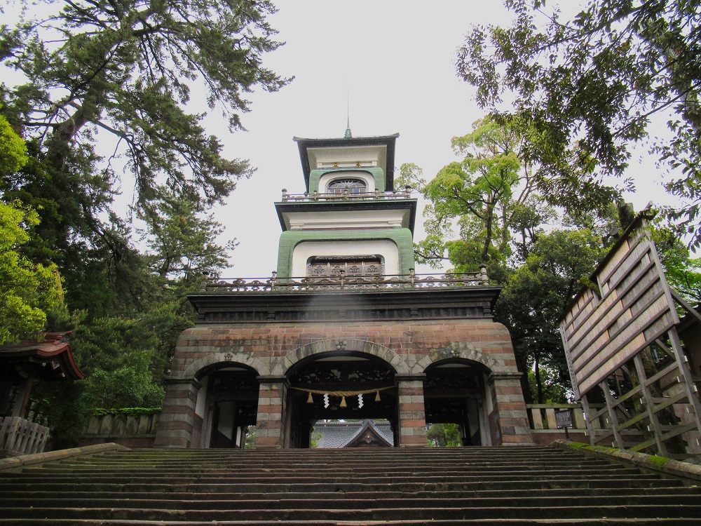 尾上神社の国指定重要文化財「神門」