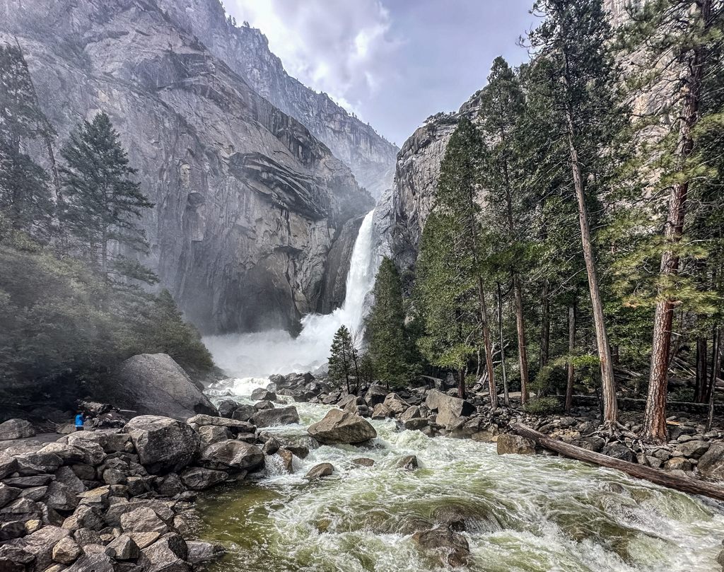 Lower Yosemite滝(97m)