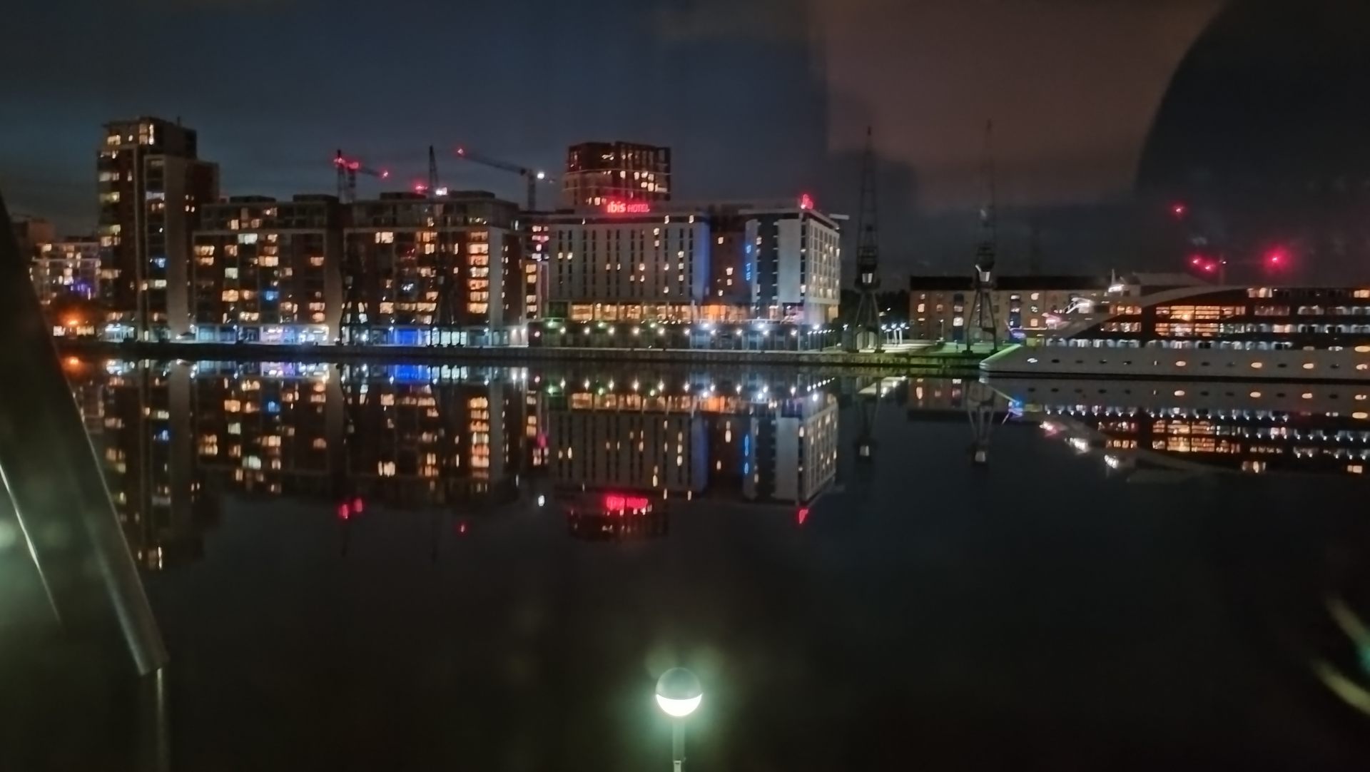 テムズ川に映る夜景