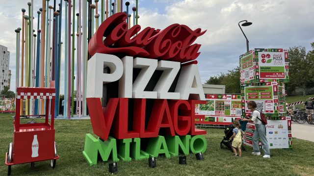 Pizzaを外で食べるイベント