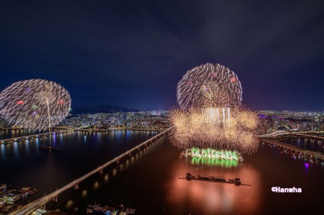 汝矣島漢江公園でソウル花火大会＆ソウルライト漢江光島フェスが開催