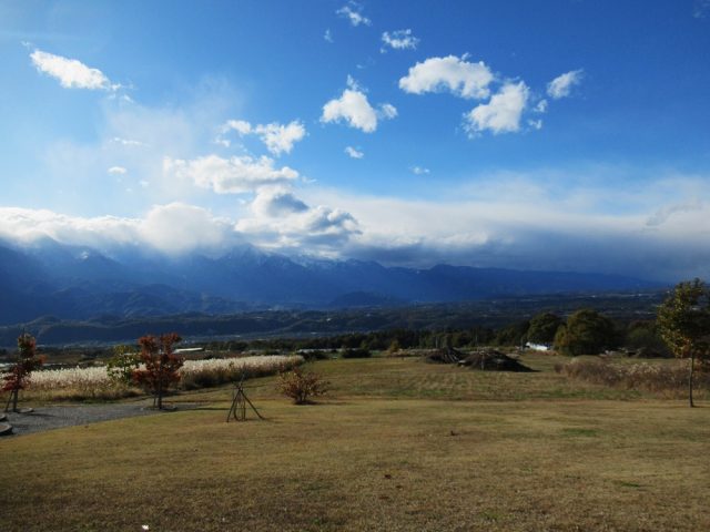 縄文に学ぶ自然との共生～第2回「うめのきウキウキフェスティバル」梅之木遺跡公園（山梨県北杜市明野町）