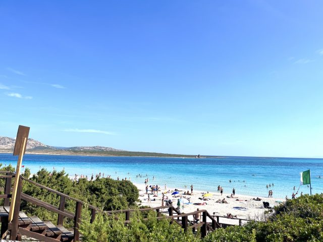 【イタリア・サルデーニャ島】地中海に浮かぶ楽園の魅力！美しい海の秘密と歴史ある旧市街をご紹介