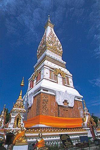 ワット・プラ・タート・パノム 見どころ、交通 & 周辺情報 地球の歩き方