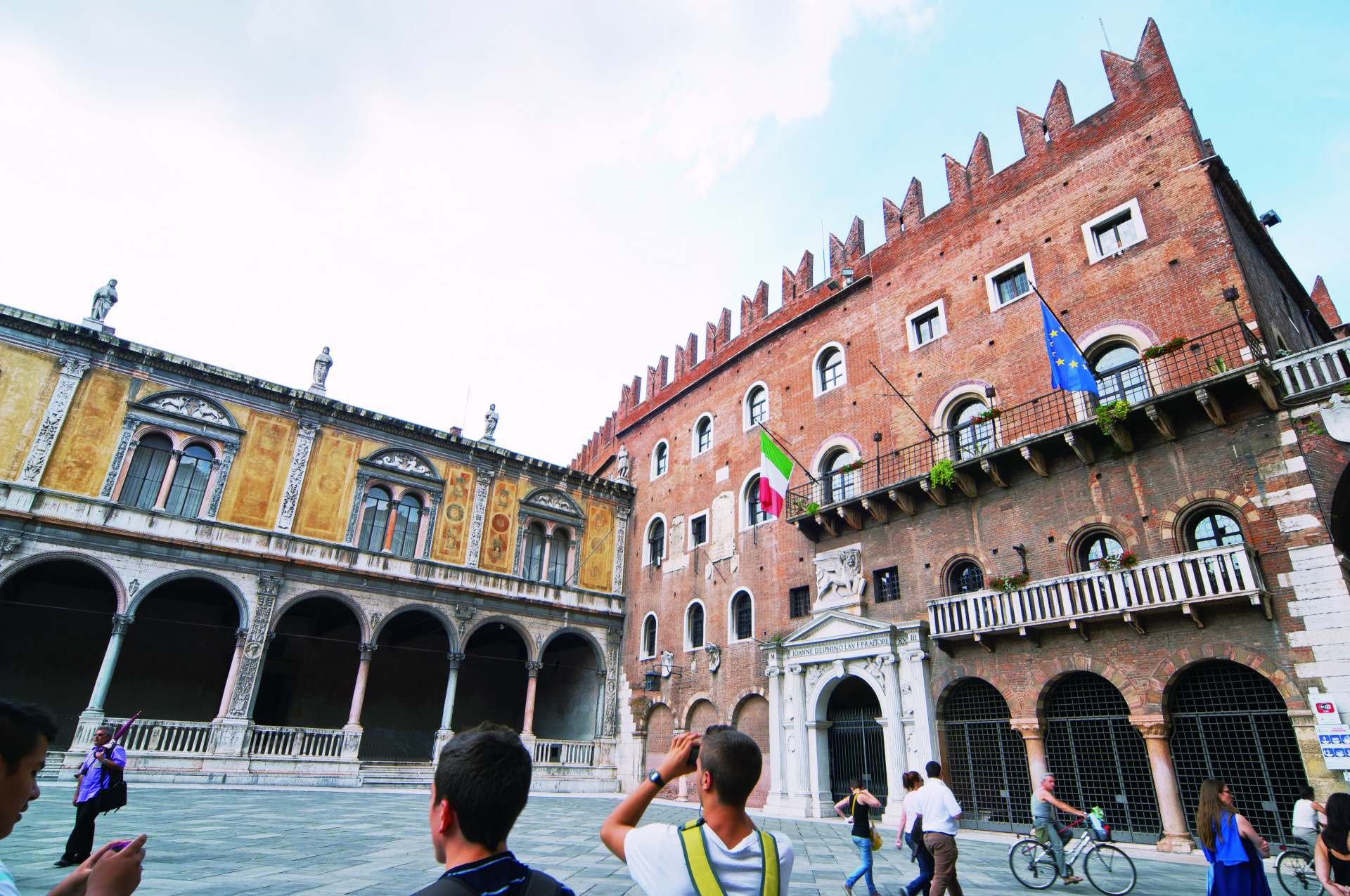 シニョーリ広場 見どころ、交通 & 周辺情報 地球の歩き方