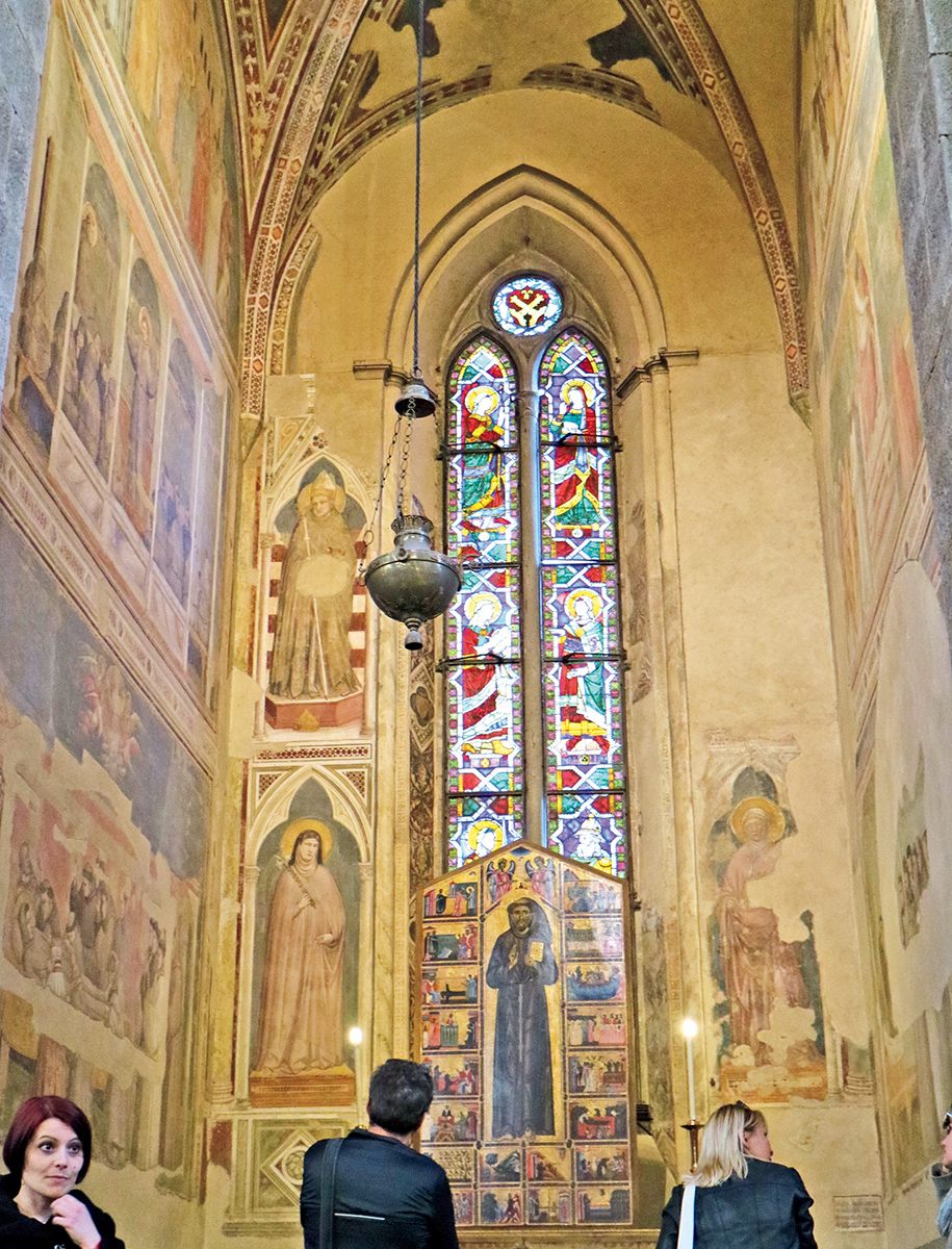 教会の至宝、ジョットの『聖フランチェスコ伝』が残るペルッツィ礼拝堂