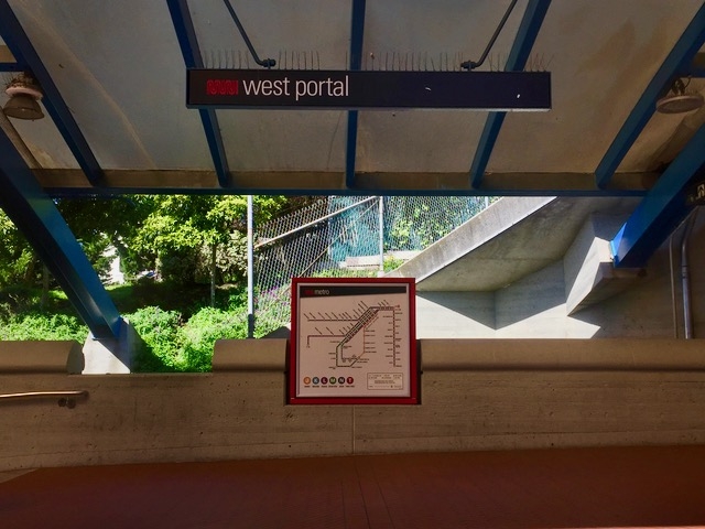 ウエストポータル駅