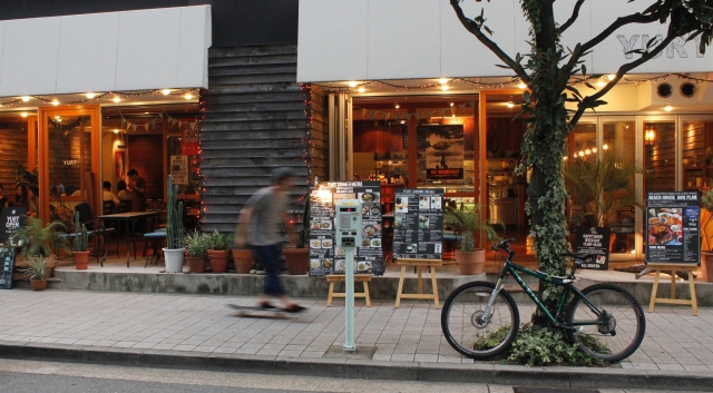 神戸旧居留地のカフェ「YURT神戸店」