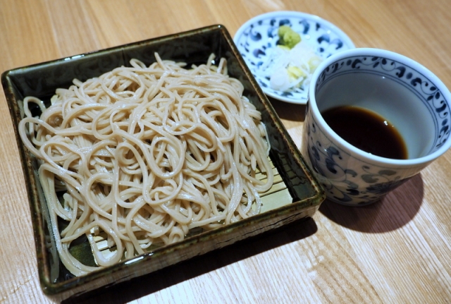 店内で打つ蕎麦が有名な「さかなとお酒 うぉんたな－魚の棚－」