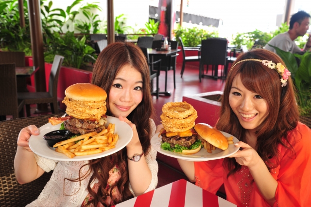 12:30～13:30　これぞアメリカンな巨大バーガーにびっくり