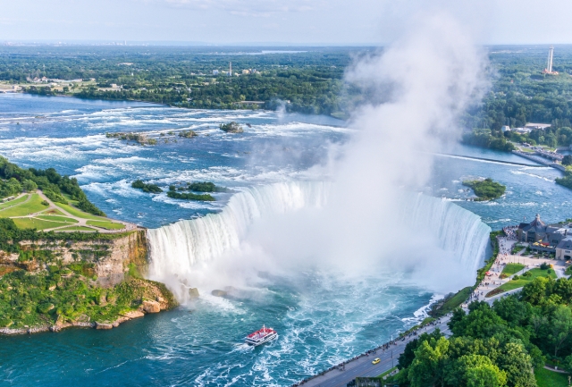 馬蹄の形に似ているカナダ滝 ©iStock