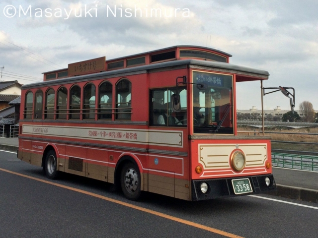 JR岩国駅から出発！【いちすけ号】は古い路面電車がモチーフ