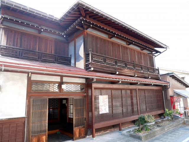 花街だった風情を今に残す深山楼