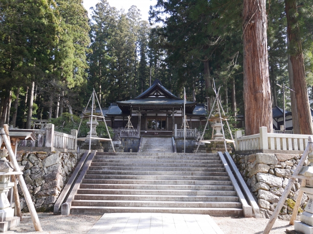 気多若宮神社の境内