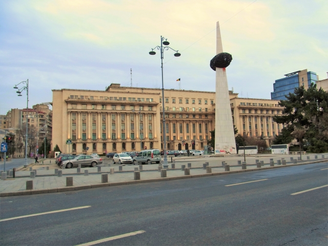 ルーマニア革命の舞台となった革命広場（ピャツッァ・レボルツィエイ）