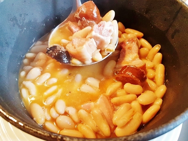 アストゥリアス地方の豆の煮込み Fabada Asturiana（ファバダ・アストゥリアナ）