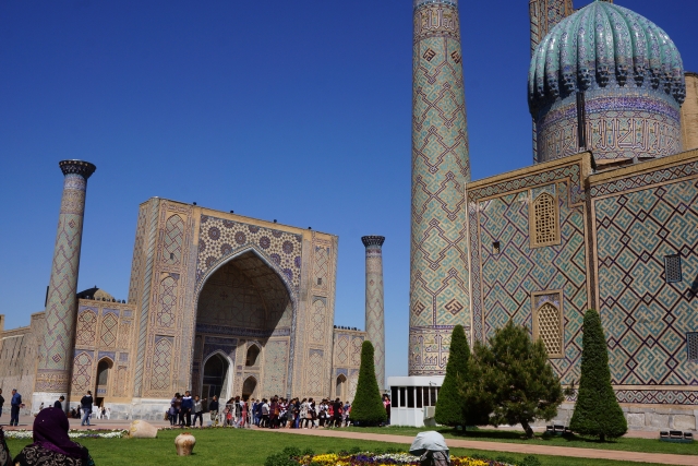 いま大注目のウズベキスタンへ！美しくミステリアスなサマルカンドの 