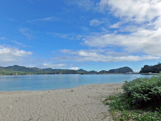 各ステージの目の前に広がる青い海（父島会場）