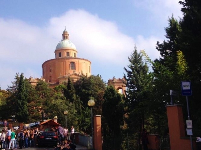 ハイキング気分で登りたい丘の上の「サンルーカ（San Luca）」