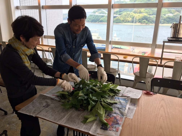 このひと手間で香りが変わる!皮剥きからの蒸留体験!