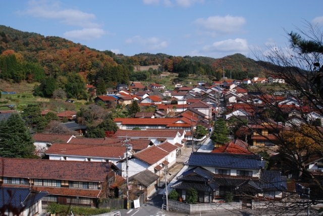 鉄づくり千年が育んだ町並み！