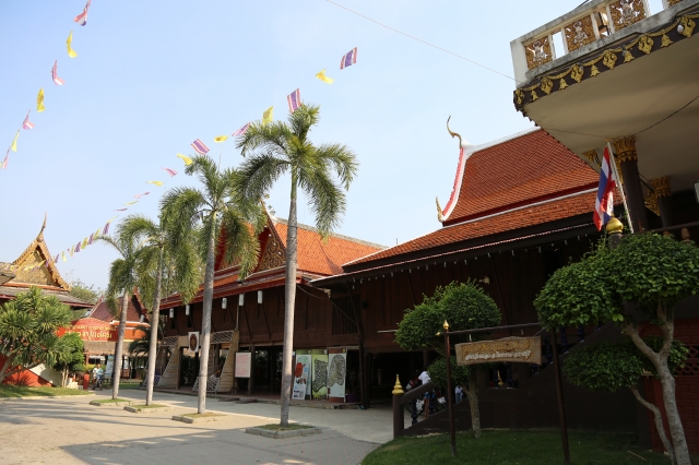 博物館は寺院「ワット・カノン」に併設