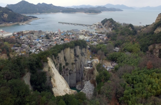 石の島(笠岡諸島　北木島）