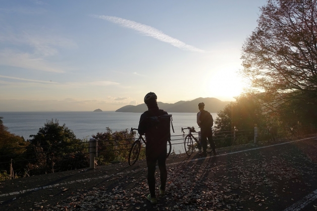 賤ケ岳から眺める雄大な夕景