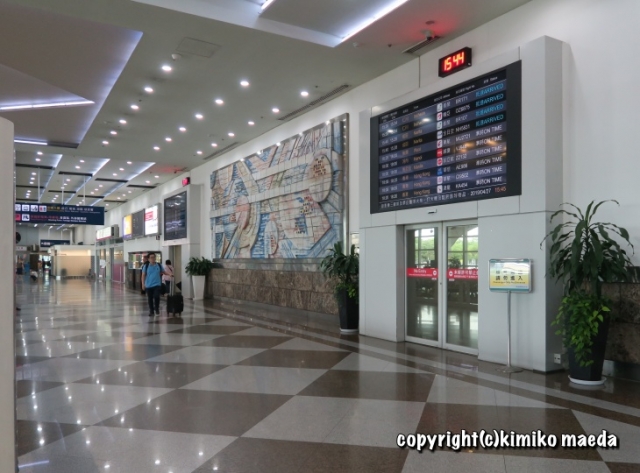 高雄国際空港から高雄メトロに乗るには