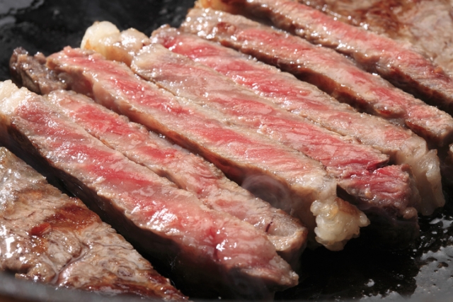熟成肉のステーキ　©iStock