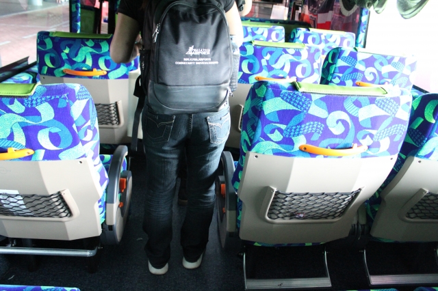 クアラルンプール国際空港からのシャトルバスの座席