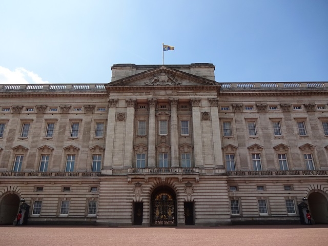 初めてのロンドン旅行でバッキンガム宮殿を100倍楽しむヒント！ | 地球