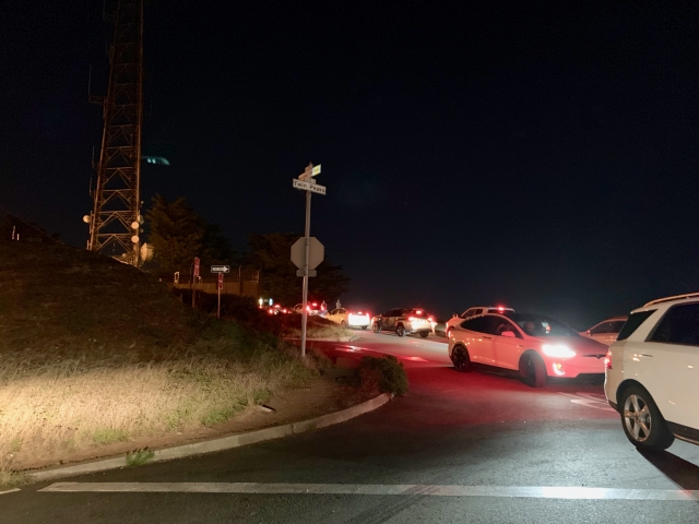 ツインピークスの夜景観賞渋滞