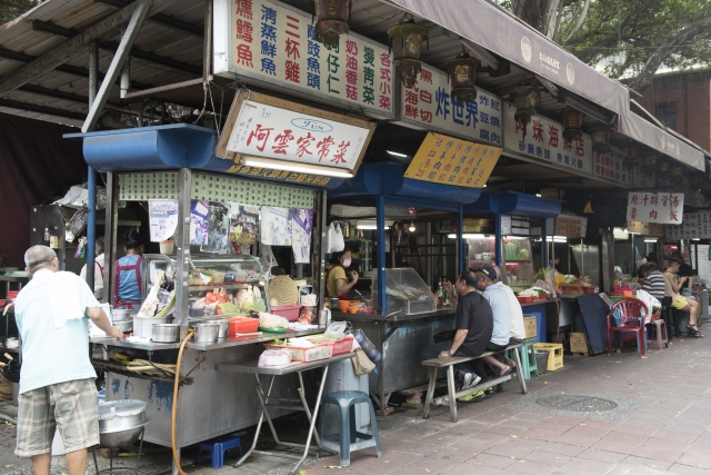 地元で愛されるローカルグルメなら、大稻埕慈聖宮に隣接する小吃街へ。